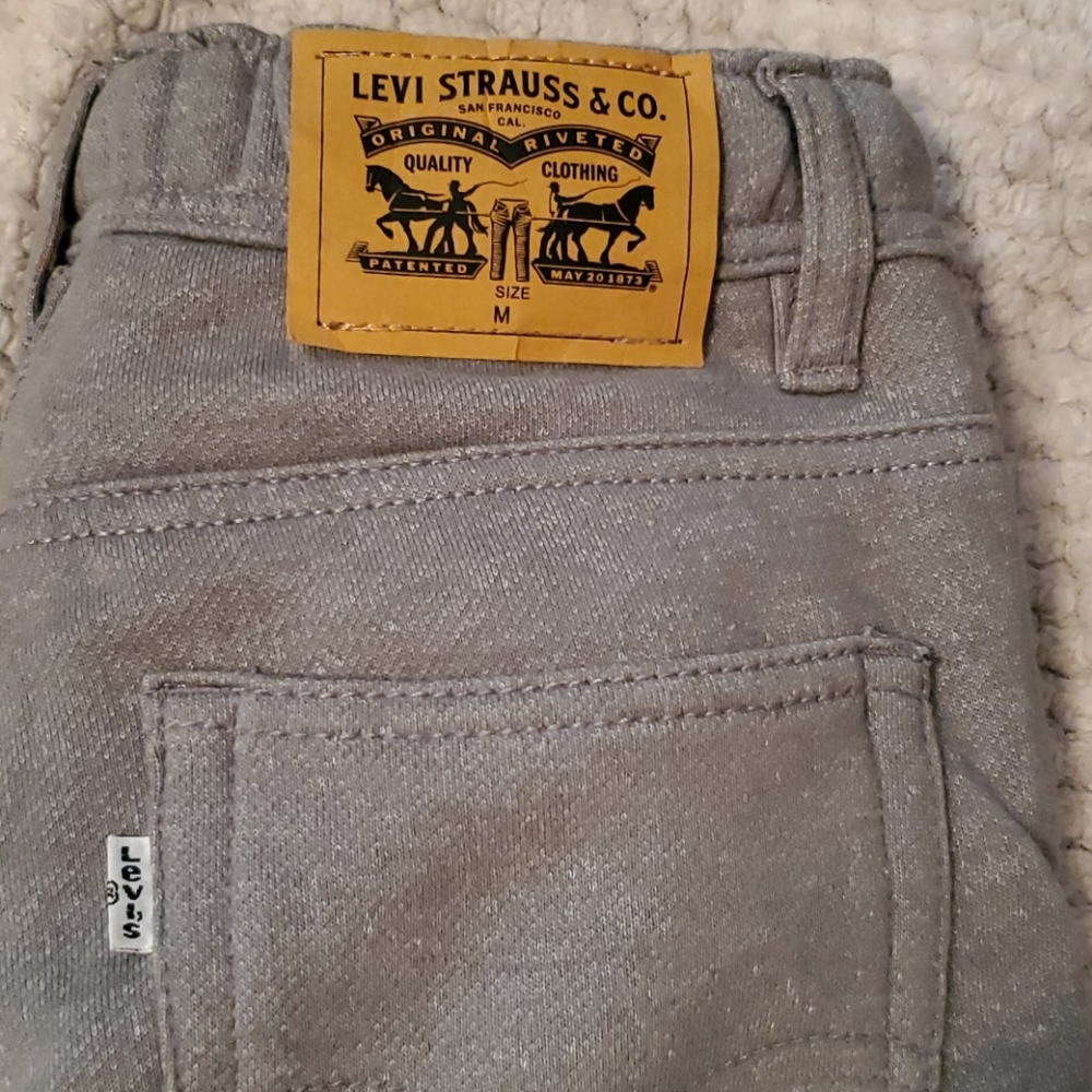 Levi's - Picture 4 of 9